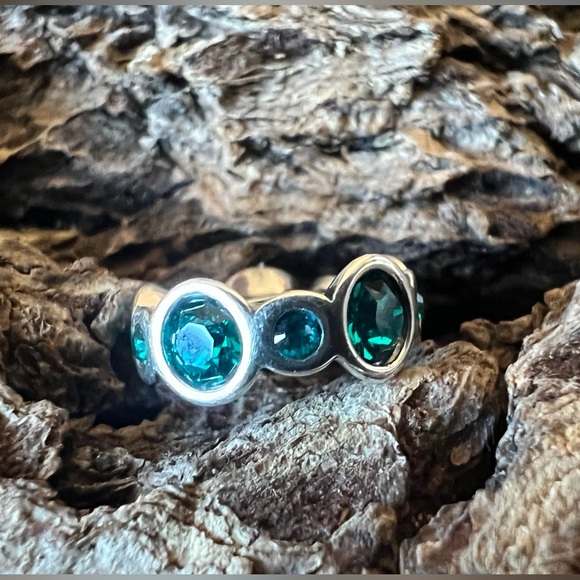 New Chamilia Swarovski Crystals Charm Birthstone Jewels Blue Turquoise December - Picture 2 of 8